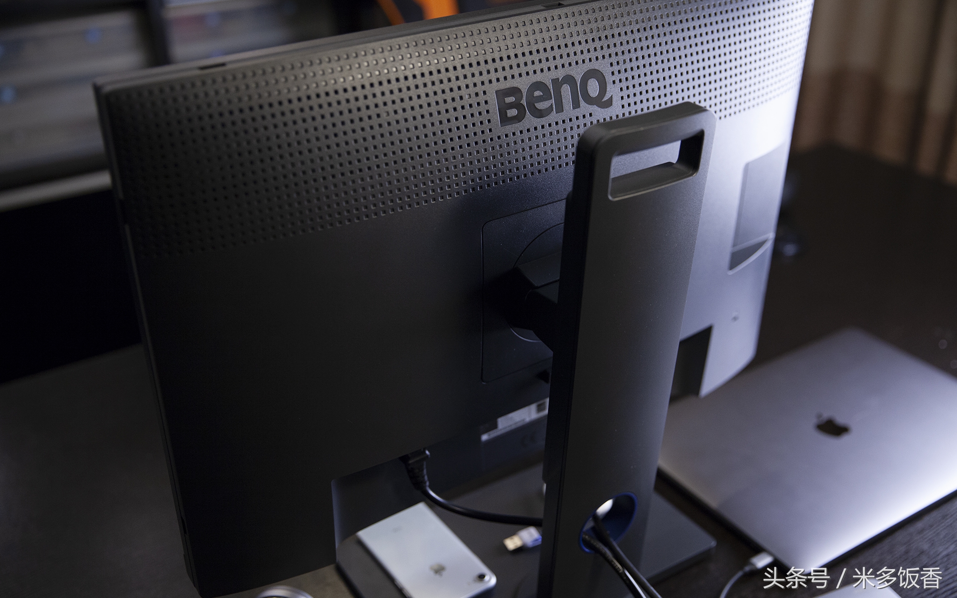 sw240显示器和苹果显示器对比,sw240显示器与苹果显示器