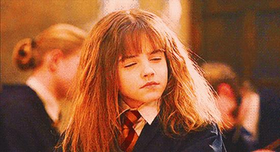 大饼脸女生剪什么样的刘海最好看,剪刘海变美