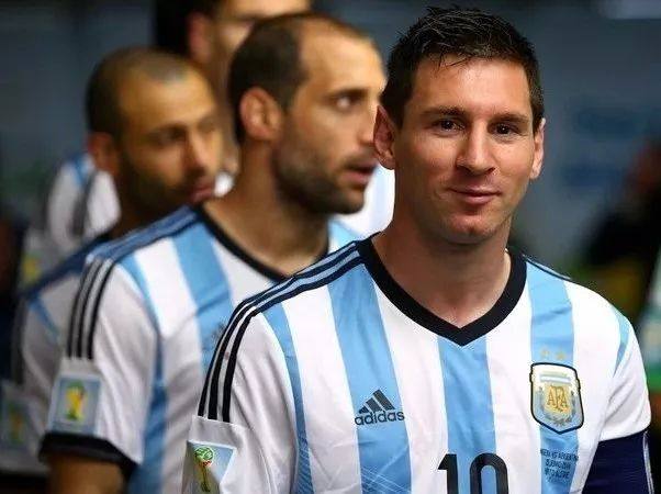 天下足球梅西封王,利昂内尔梅西封王