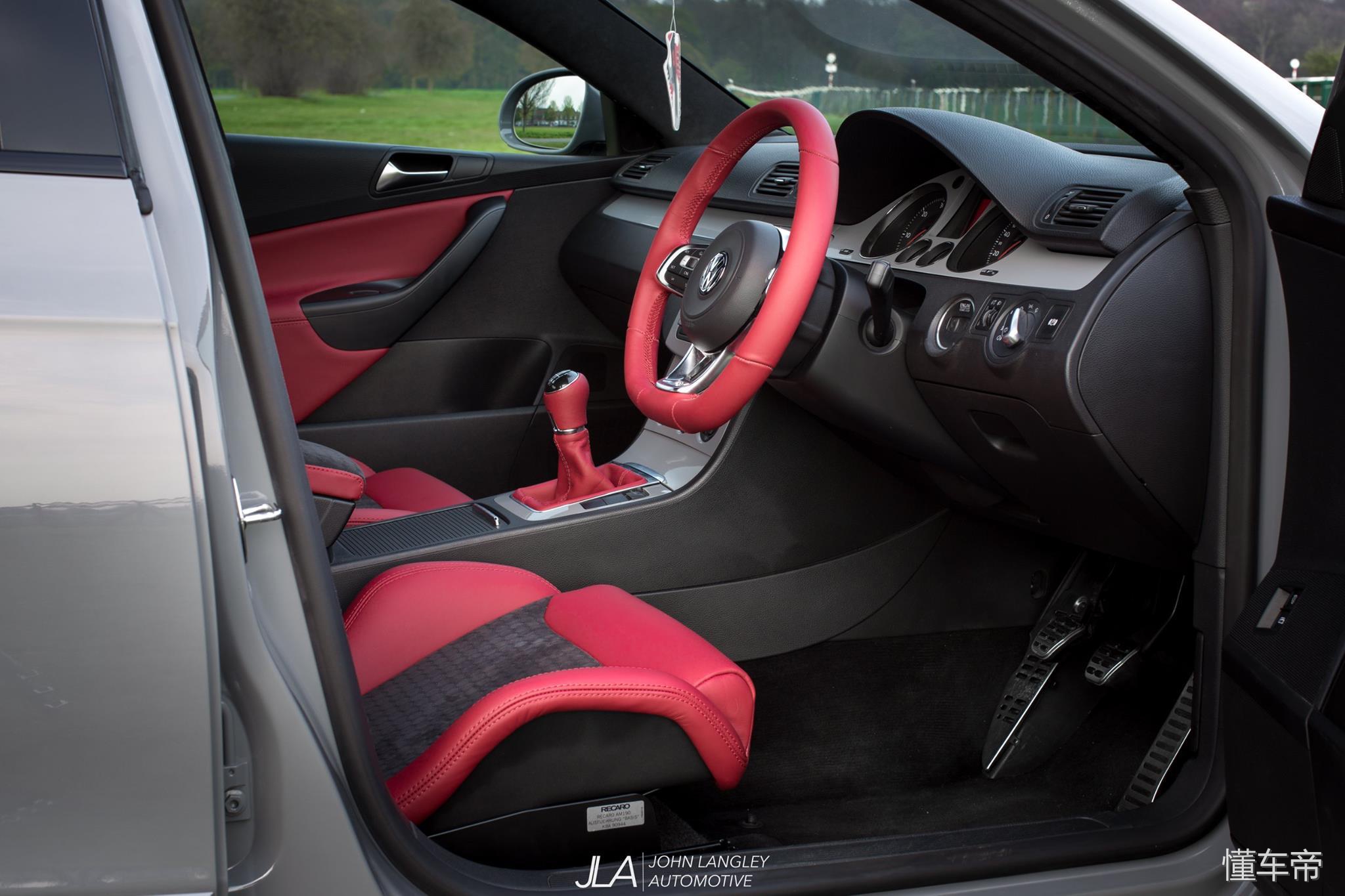 虽然手动挡让人着迷，但是这辆迈腾的轮毂让洗车工抓狂！