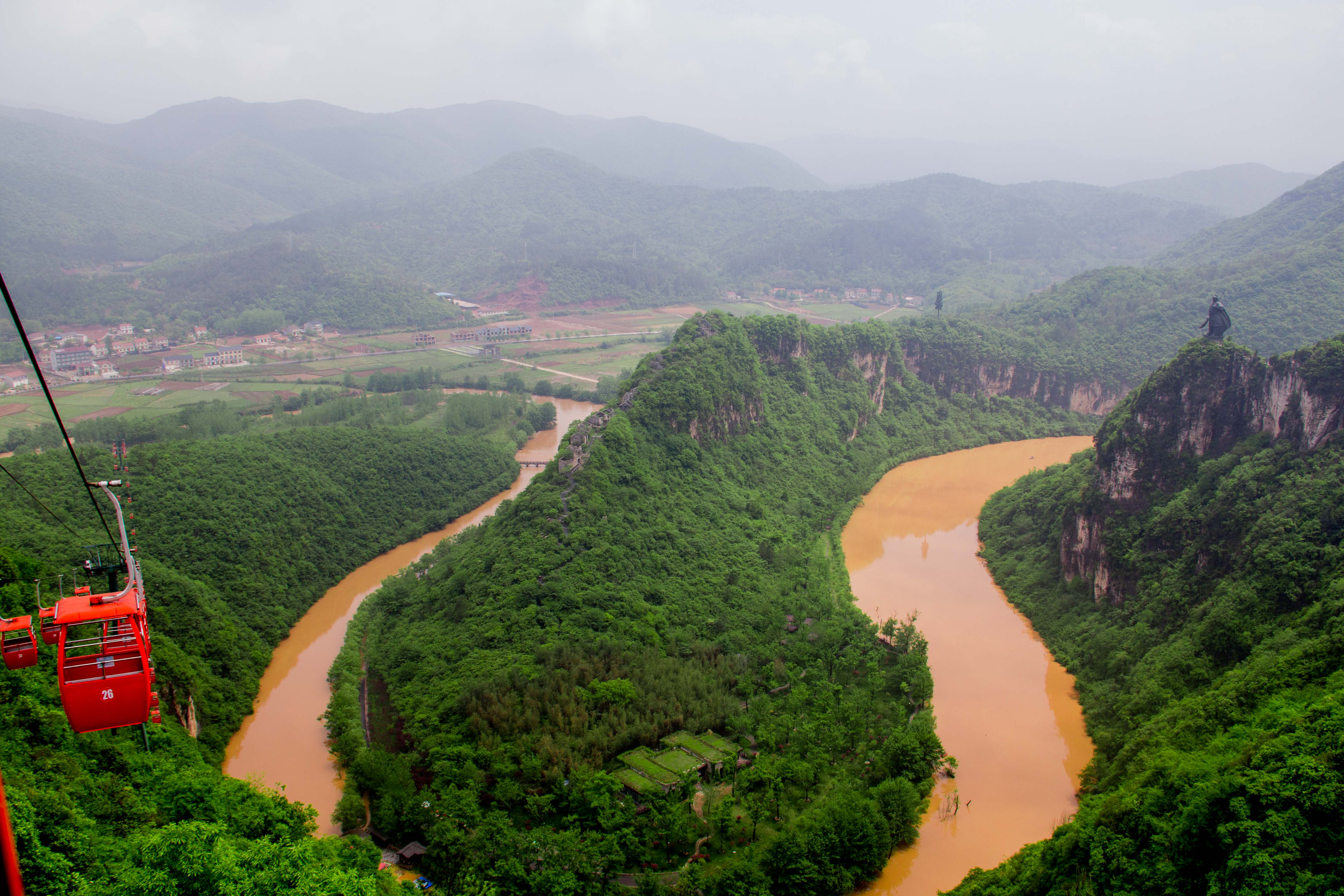 石牛寨悬崖飞拉达,南漳春秋寨滑索多少钱