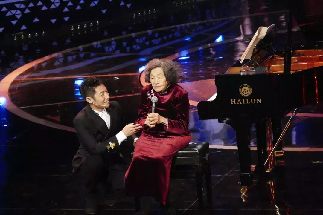 87岁老人弹梁祝,梁祝90多岁老人演奏钢琴