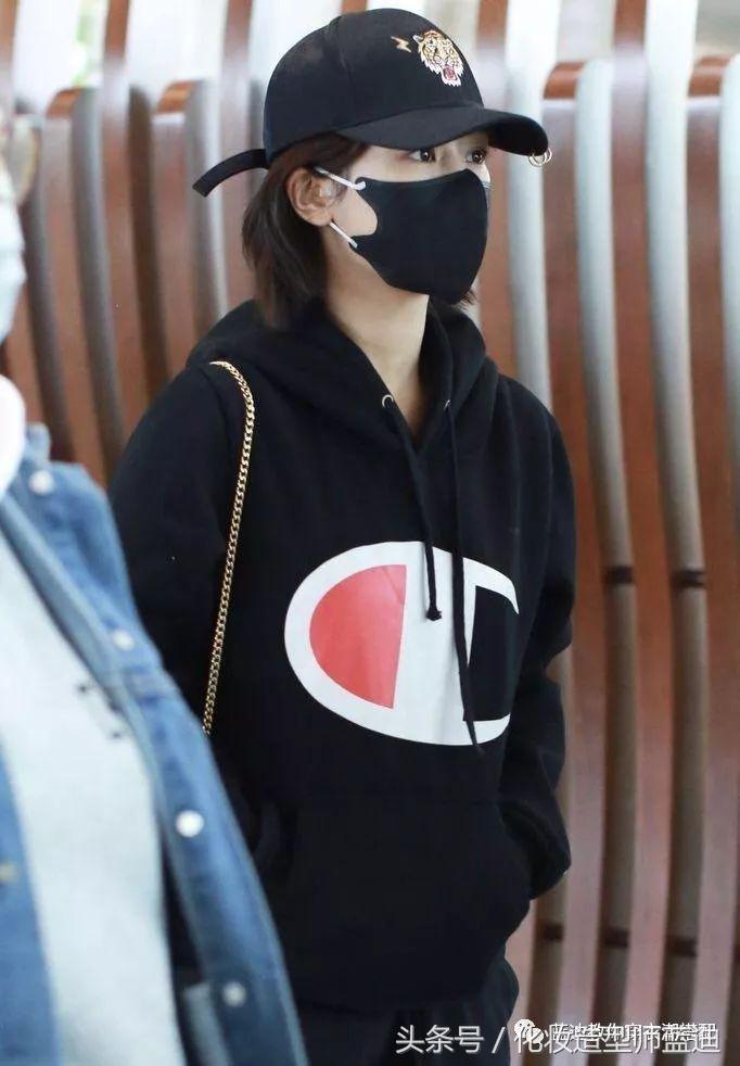 周冬雨庆典着装,周冬雨杨紫红装