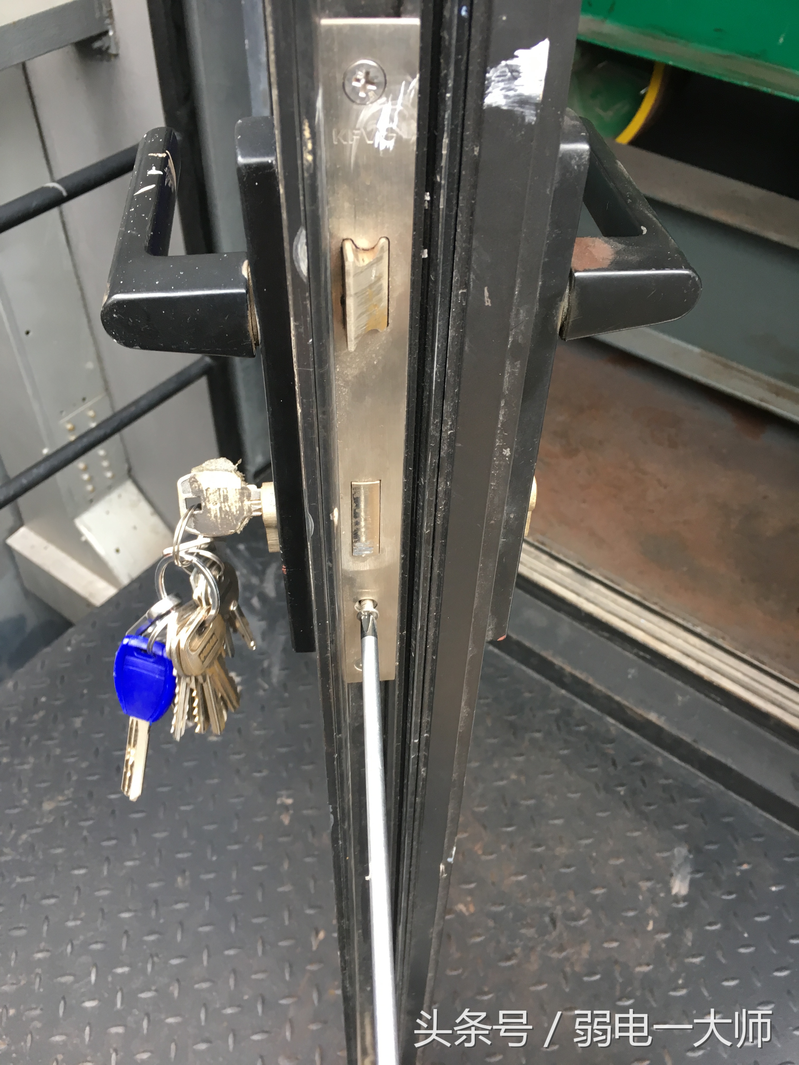 换个普通锁芯要300正常吗,换个简单锁芯多少钱