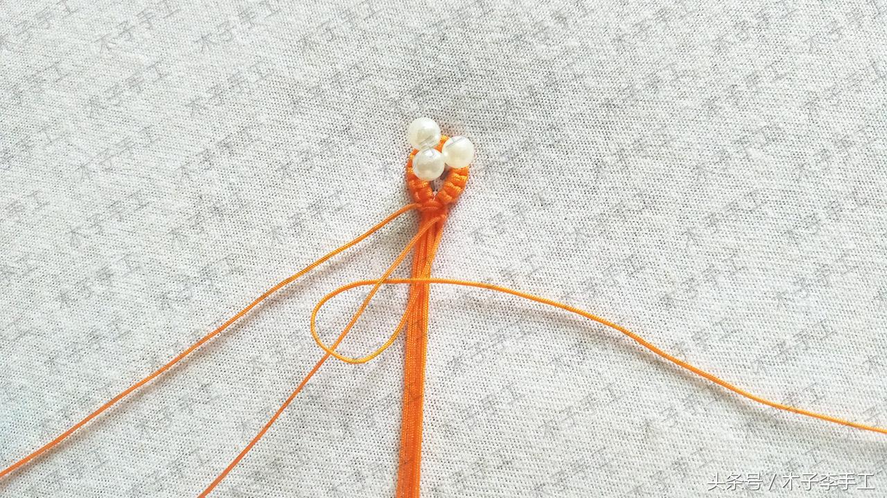 红绳编手链教程简单好看,用一根细红绳编简单手链