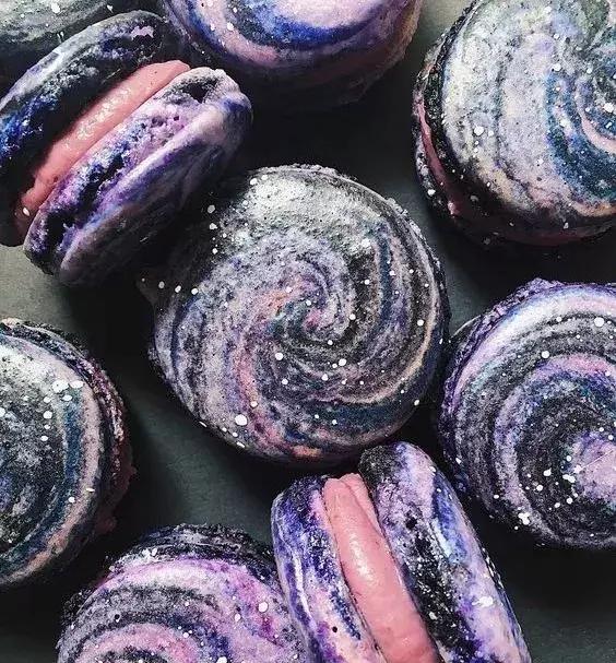 一沙一宇宙一叶一菩提,一花一世界一沙一天堂下句