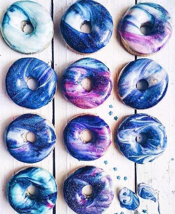 一沙一宇宙一叶一菩提,一花一世界一沙一天堂下句