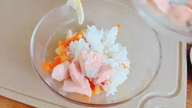 三文鱼辅食粥1岁以上的做法,三文鱼白米粥辅食怎么做