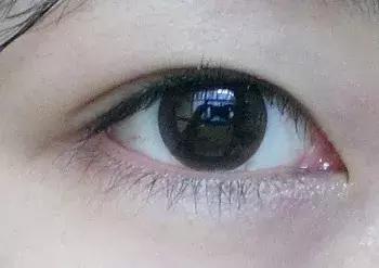 单眼皮肿眼泡无神怎么办,单眼皮肿眼泡眼妆怎么化