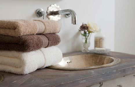 浴巾是棉的还是珊瑚绒的好,浴巾是纯棉的好还是珊瑚绒的好