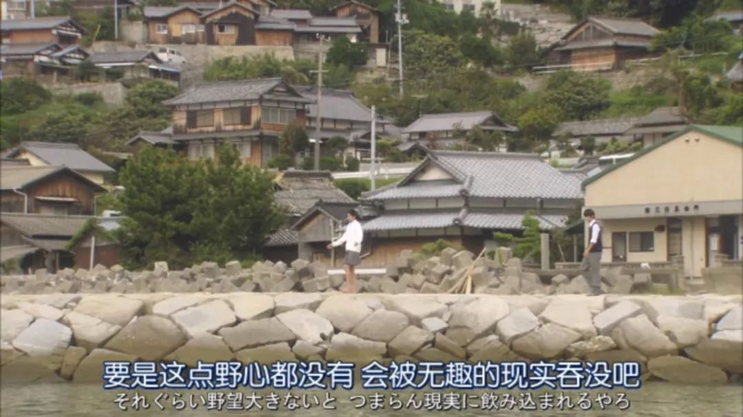 有的人表面风光背地里穷得发慌,有的人表面风光背后吃得苦