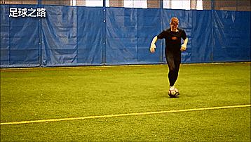 足球技巧：罗纳尔迪尼奥的五个经典过人技巧教学