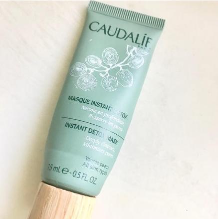 敷再多面膜就感觉脸干怎么办呢,敷完面膜脸上好多精华怎么办