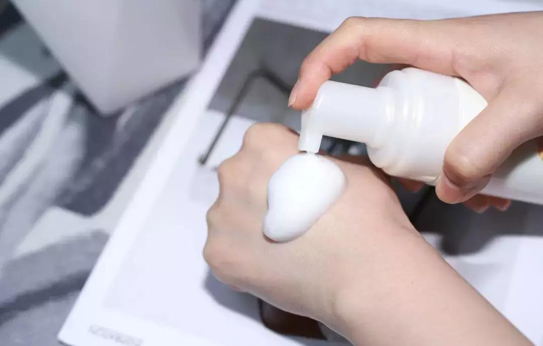 身上肤色不均匀黑一块白一块,面部肤色不均匀暗黄怎样调理