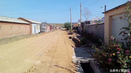 乡村道路通往城市,乡村通往村里的路