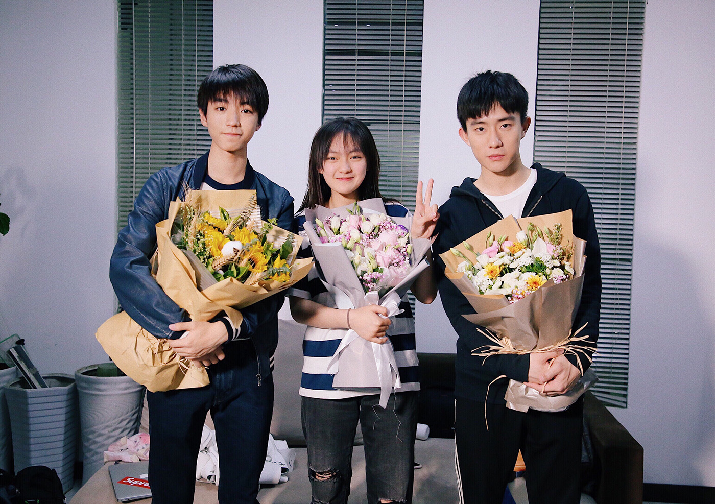 王俊凯天坑鹰猎首播发布会,郑好天坑鹰猎