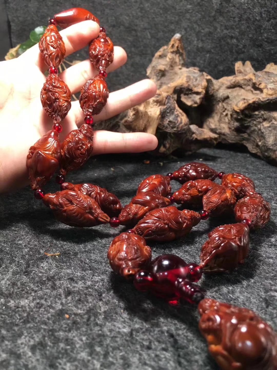 橄榄核雕怎么盘玩保养,橄榄核雕手串怎么保养和盘玩