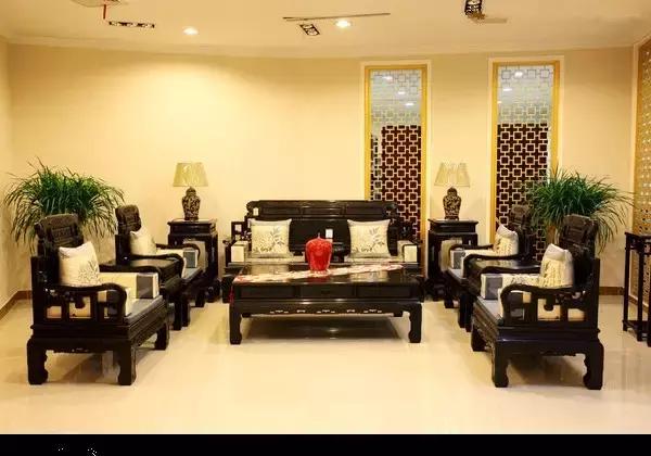 新中式红木沙发客厅效果图,怎么让红木沙发装修成现代风格