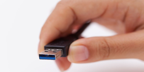 u盘热插拔后无法安装驱动,u盘拔插导致无法读取