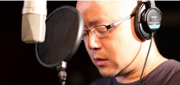 窦唯戴帽子长头发,窦唯出镜