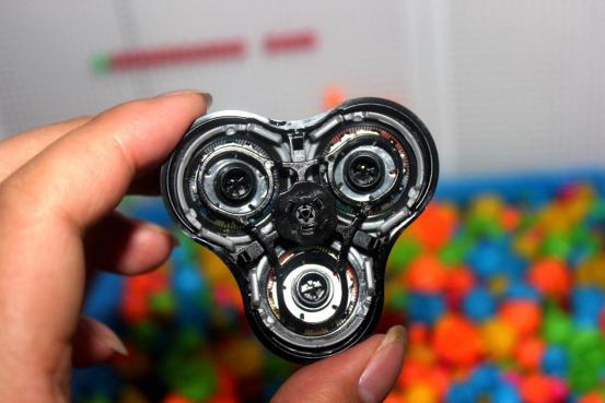 199元买的小米米家电动剃须刀，这些设计让人很意外