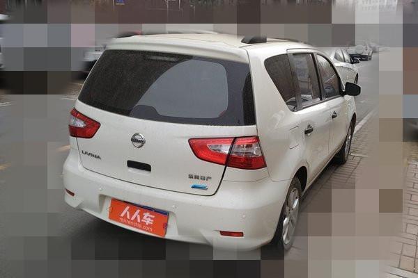 4.9万入手的日产骊威，车机仓盖线条造型动感，网友：不可能！