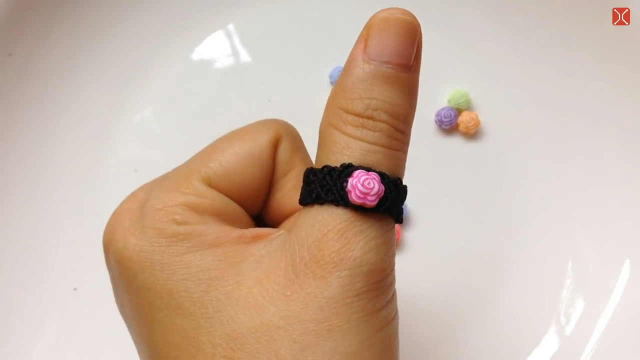 怎么折玫瑰花戒指又简单又漂亮,手工编织玫瑰花戒指的做法教程