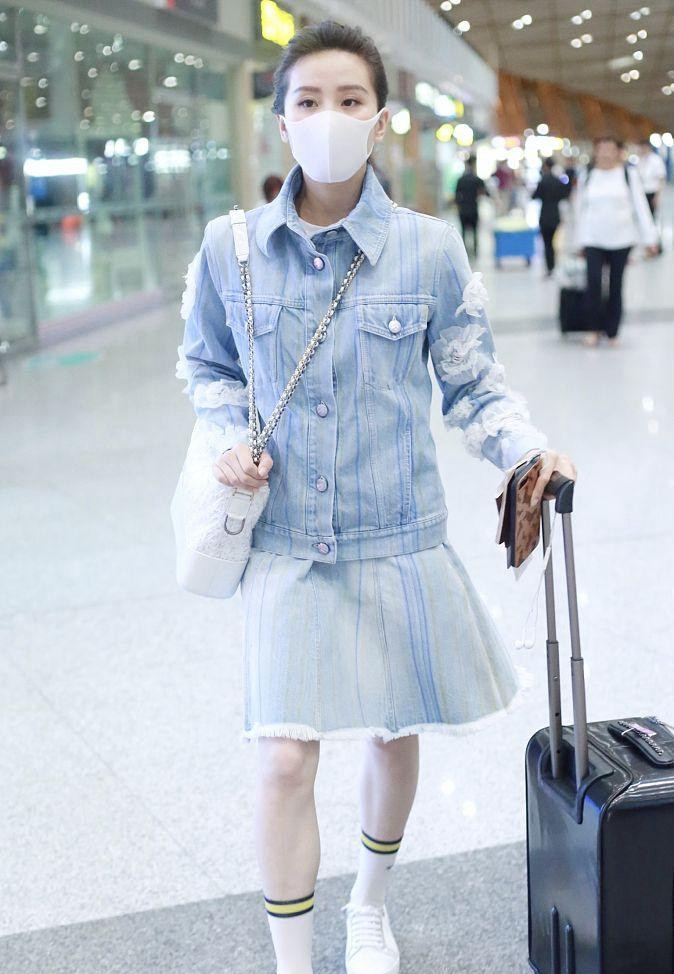 刘诗诗穿搭日常私服集合,刘诗诗穿小黄花连体裙