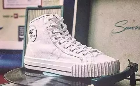 夏日必备大牌帆布鞋时髦又百搭,基础款帆布鞋春夏简约百搭