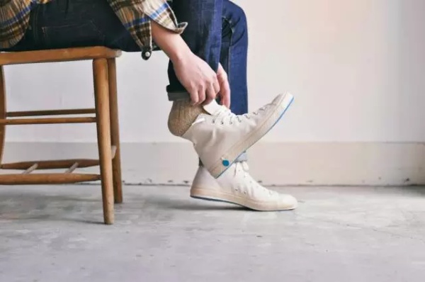 夏日必备大牌帆布鞋时髦又百搭,基础款帆布鞋春夏简约百搭