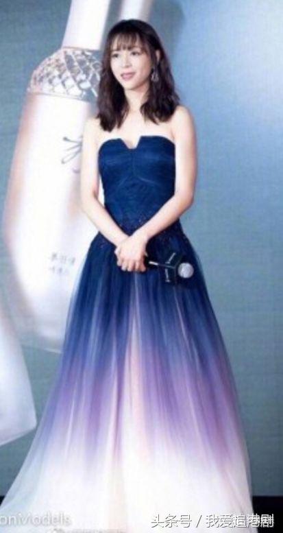 张钧甯被鱼尾裙坑了?她身上这条美上热搜的礼服裙被质疑是山寨的