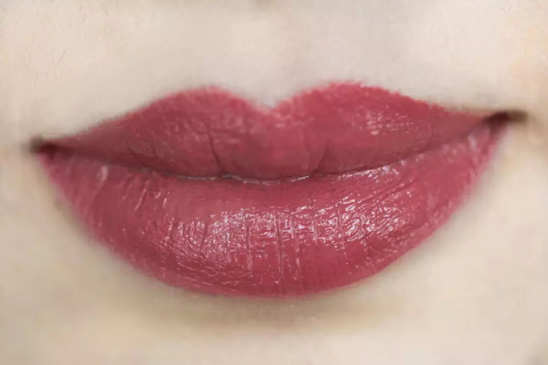 两支口红混搭怎么涂,两支口红怎么弄成一支