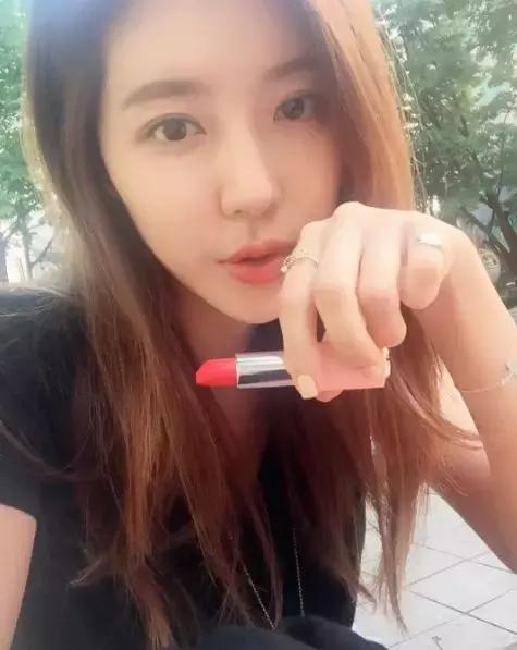 韩国女生美妆用品,韩国爱豆美妆