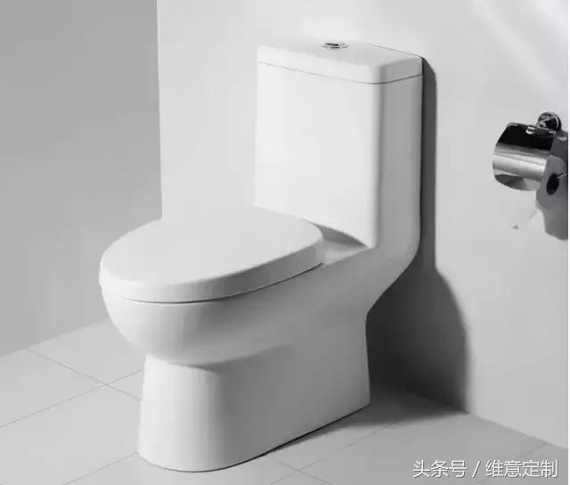 新装修的房子卫生间很臭怎么解决,朋友来我家背后说家里很脏