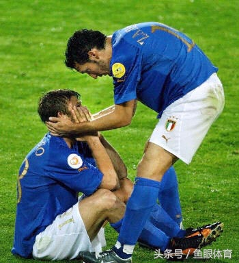 足球场上的催人泪下的瞬间,足球赛场十大感人时刻