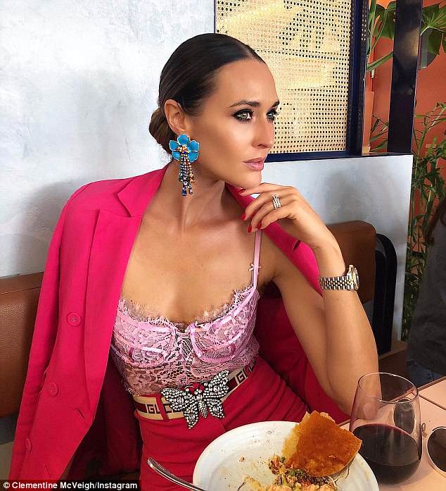 腰带系法时尚修身显瘦,时尚腰带宽的显腰细吗