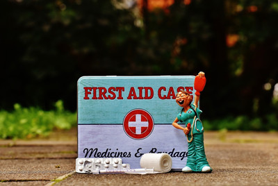 银针试毒、直系亲属直接输血？电视剧骗了我们这么多年