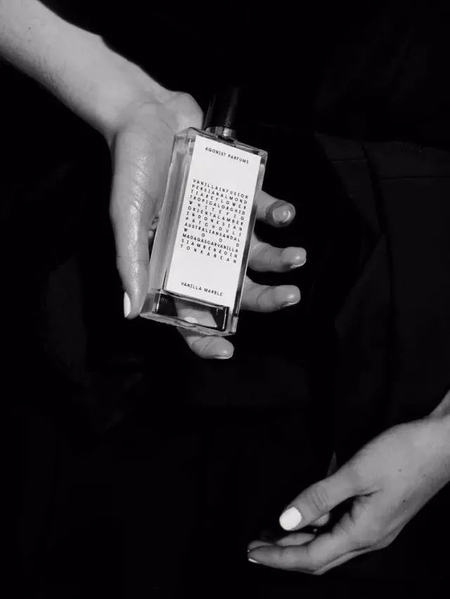 女人身上的香水味是什么很好闻 (你身上有他的香水味但没有我的贵)