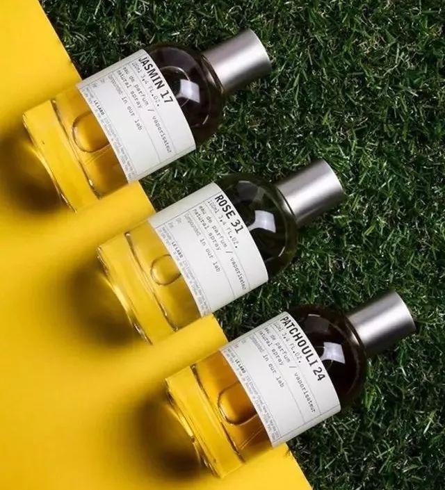 女人身上的香水味是什么很好闻 (你身上有他的香水味但没有我的贵)