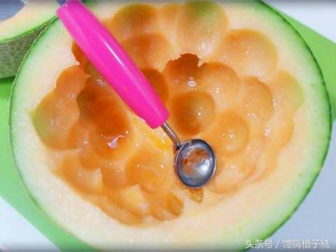 自制哈密瓜冰淇淋,哈密瓜牛奶冰淇淋做法