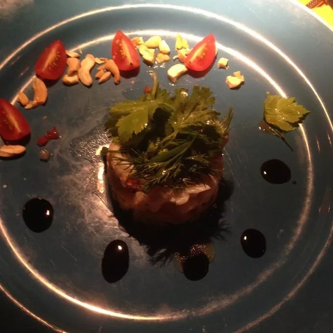 衣冠不整恕不招待厨师,衣冠不整不让进的饭店