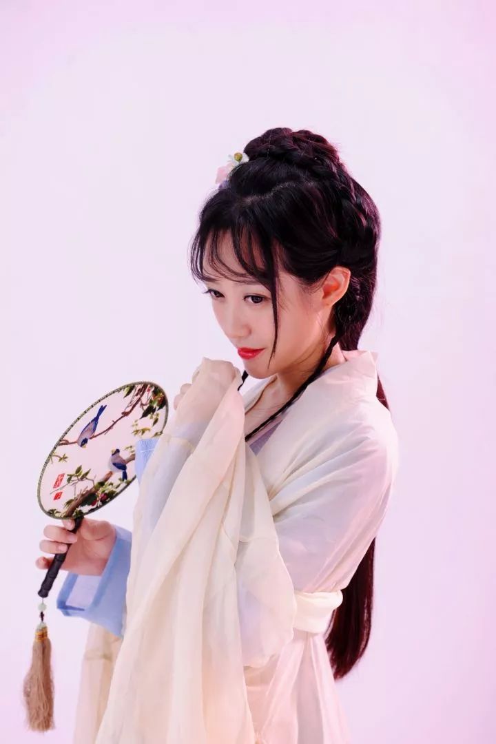 90后中国姑娘，在澳洲街美哭外媒