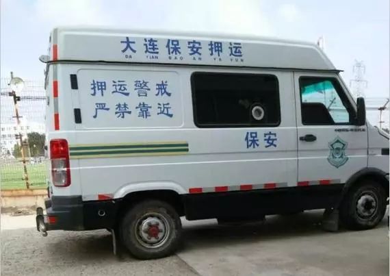 这些队赢球直接发千万现金！皮箱装钱拿着就走，更衣室钞票堆成床