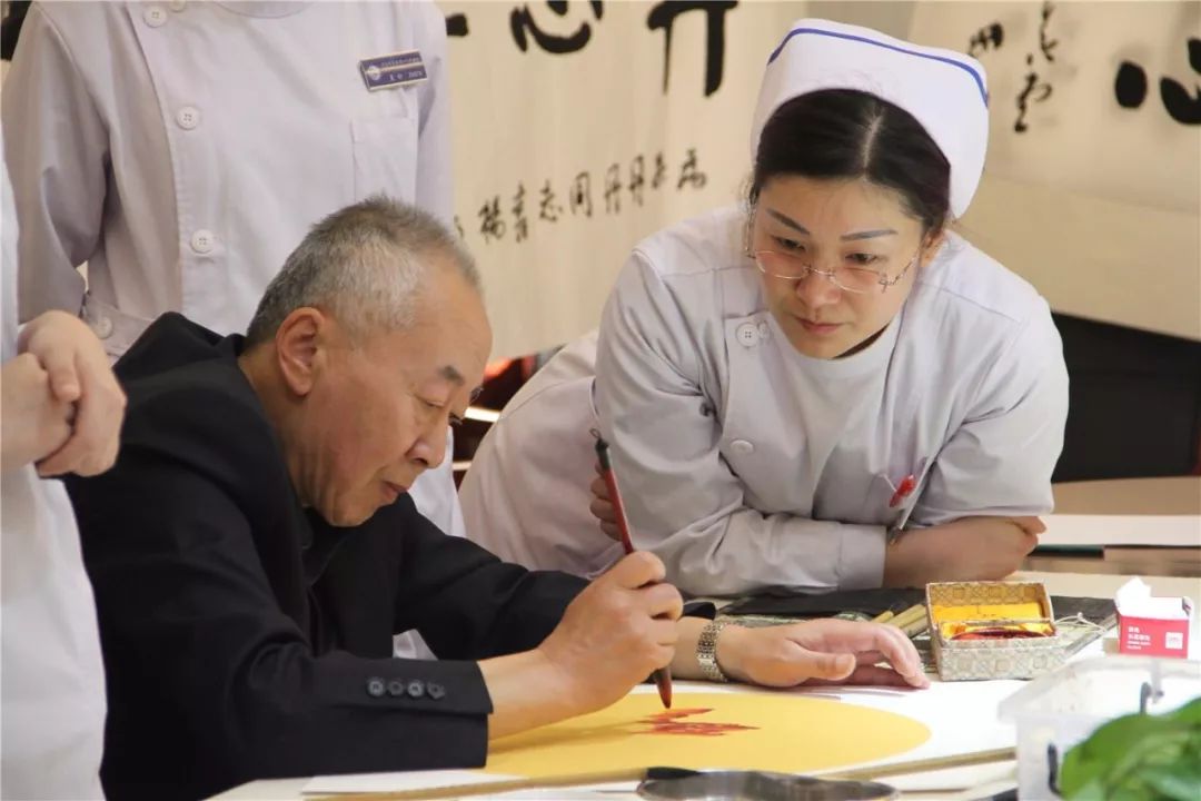 缘起书画暖五月，泼墨寄情护士节！