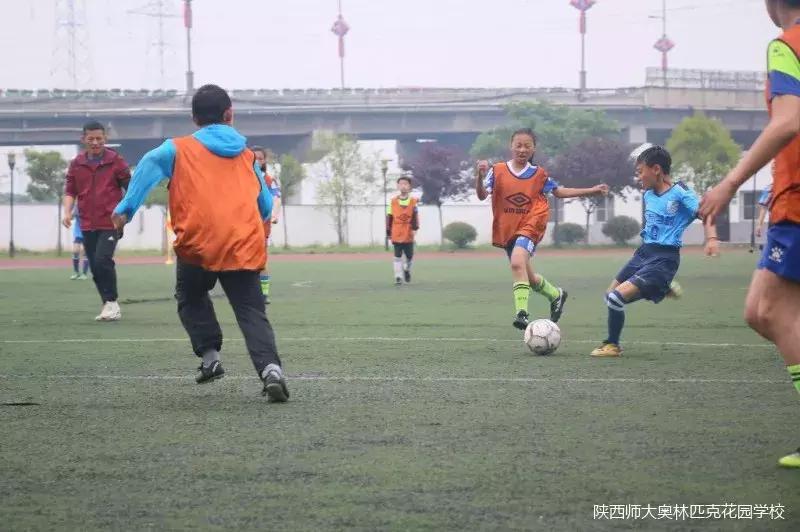 校园足球比赛观众席气氛,校园足球比赛精彩过人