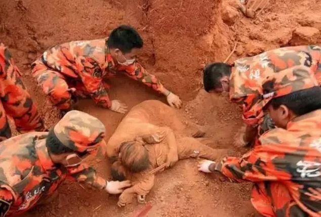 汶川感人催人泪下的事,汶川令人瞬间泪下的故事