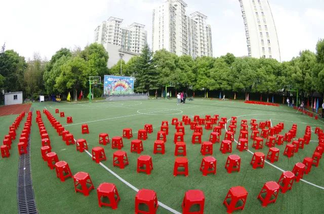 阳光下的成长艺术节,春天里歌唱活动