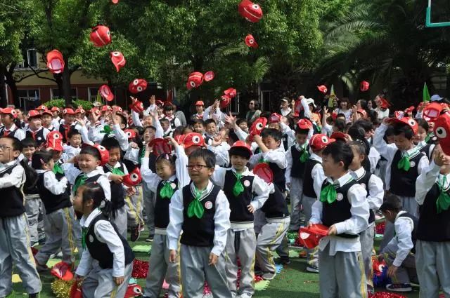 阳光下的成长艺术节,春天里歌唱活动