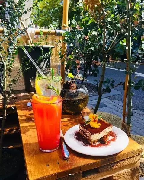 为喜欢自拍的小仙女打造的咖啡店！据说90%的韩国妹子都去打过卡