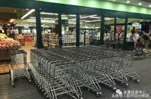 水果店水果陈列摆放销售技巧,20方长方形水果店铺陈列设计